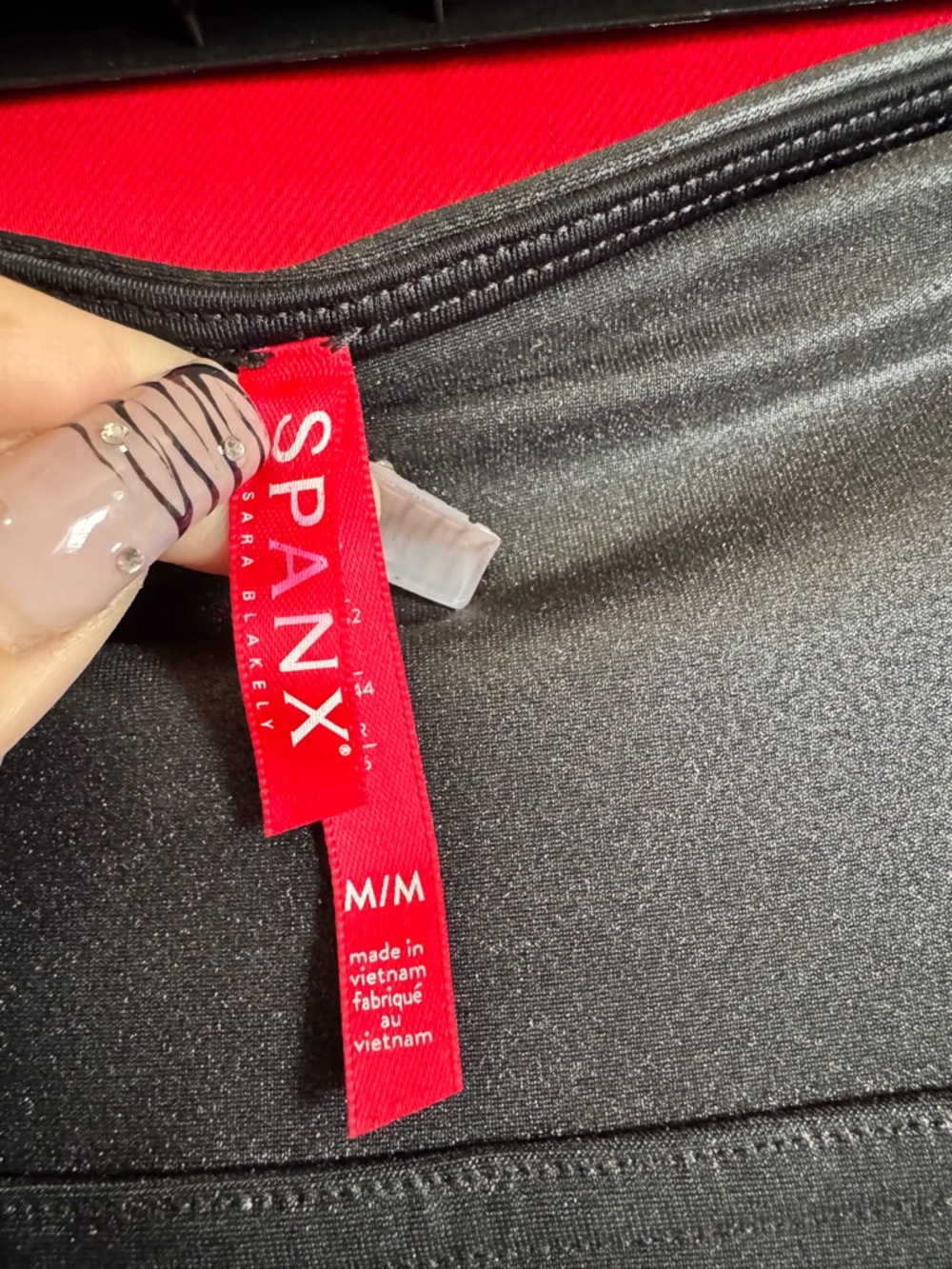 #407-SPANX Black Faux Leather High-Waist Leggings Size Medium - Picture 3 of 3